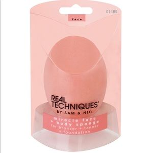 Real Techniques Miracle Face & Body Sponge